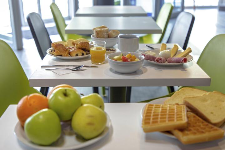 Breakfast/Coffee Service 23 of 36