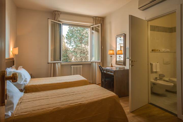 Room 15 of 42