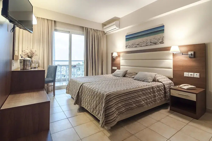Room 6 of 30