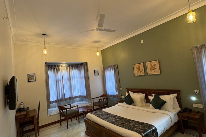 Room 9 of 13