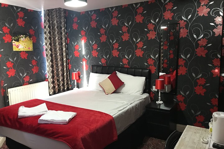 Room 8 of 35