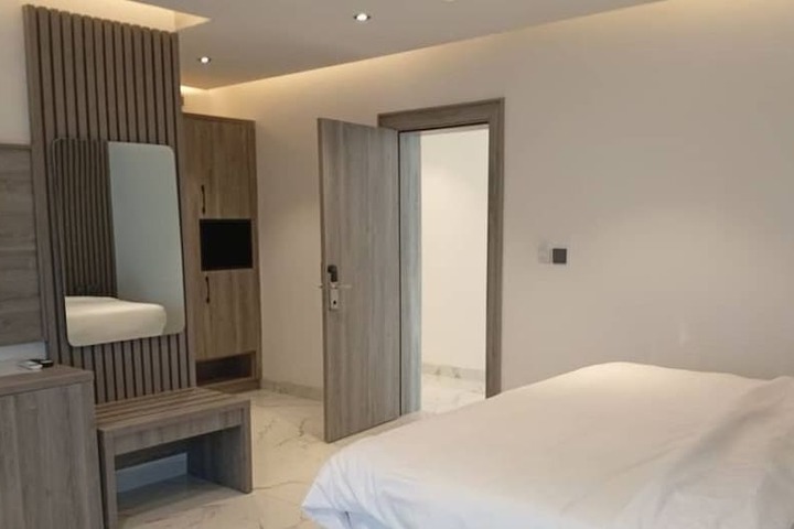 Room 12 of 49