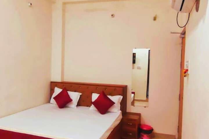 Room 9 of 26