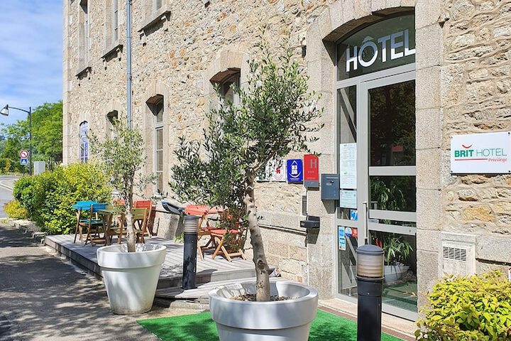 Hotel 63 of 63