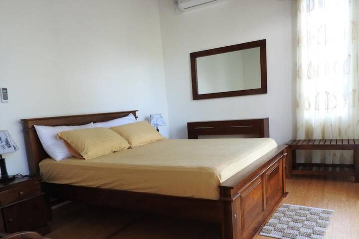Room 7 of 28