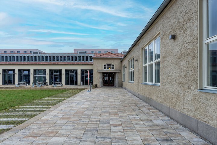 Exterior of qnorke Hotel