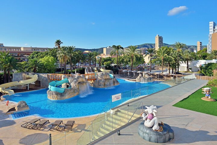 Hotel Pool