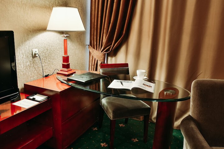 Room 4 of 32