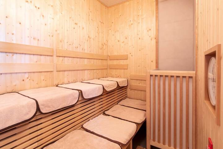 Room 27 of 60