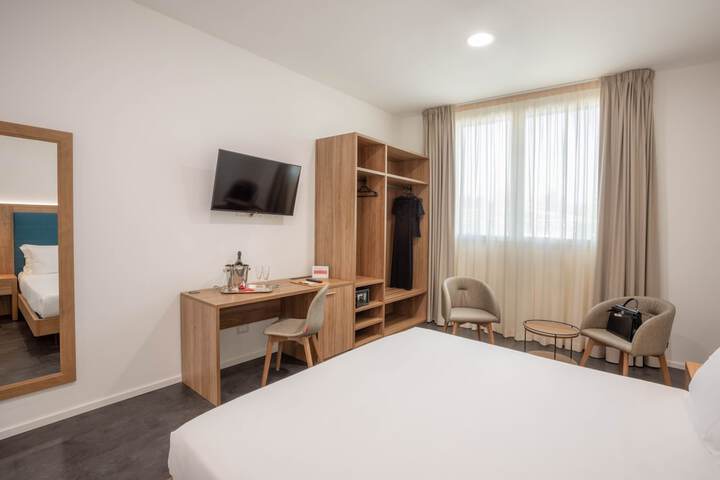 Room 8 of 48