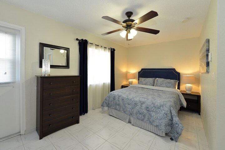Suite 1 Bedroom 2 Beds (8 of 9)