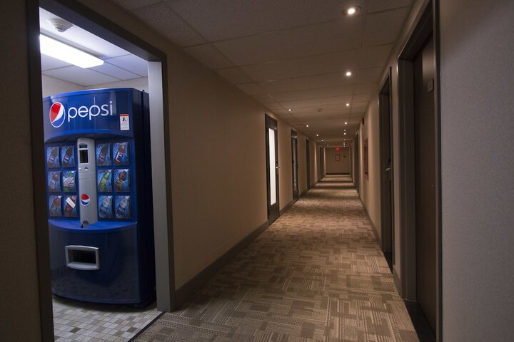 Ballroom/Hall 34 of 43