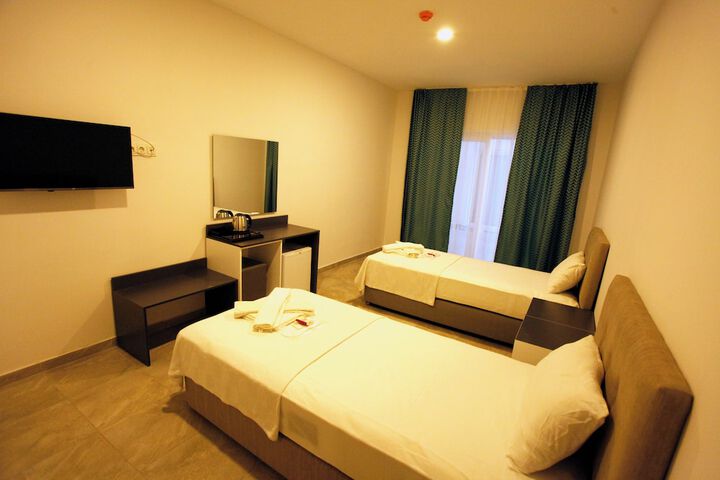 Room 8 of 34