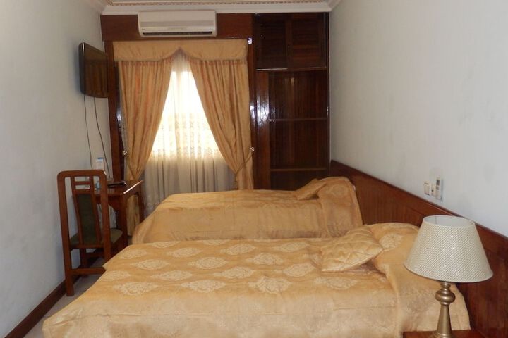Room 10 of 31