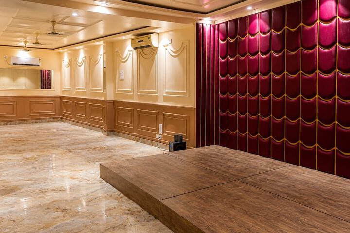 Ballroom/Hall 66 of 74