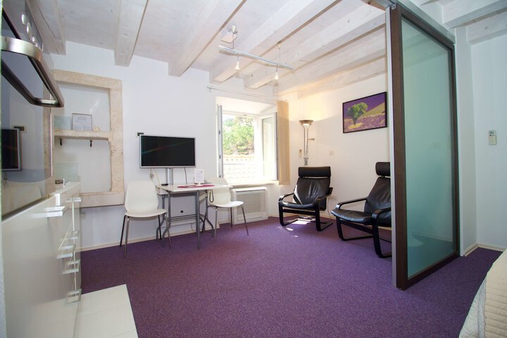 Room 9 of 49