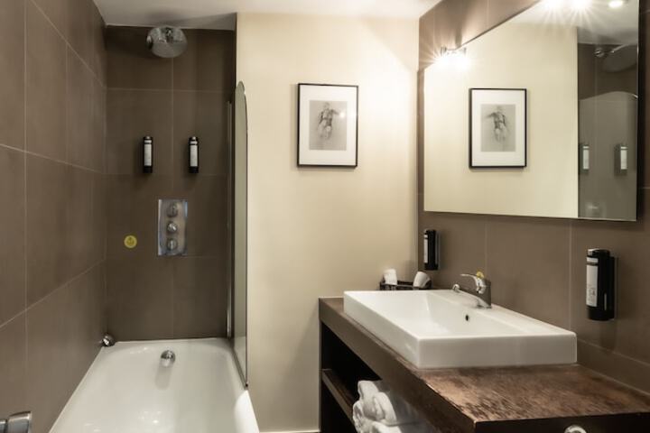 Room 70 of 111