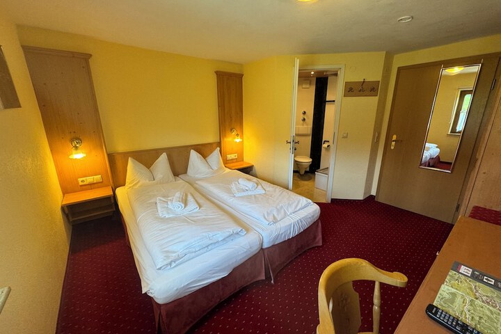 Room 8 of 37