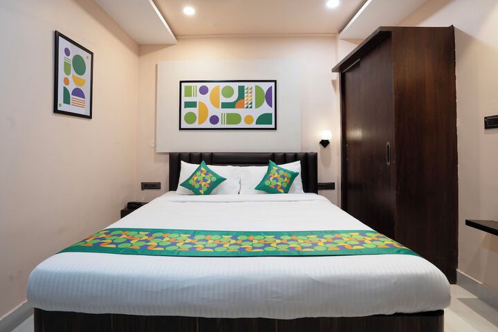 Room 14 of 33