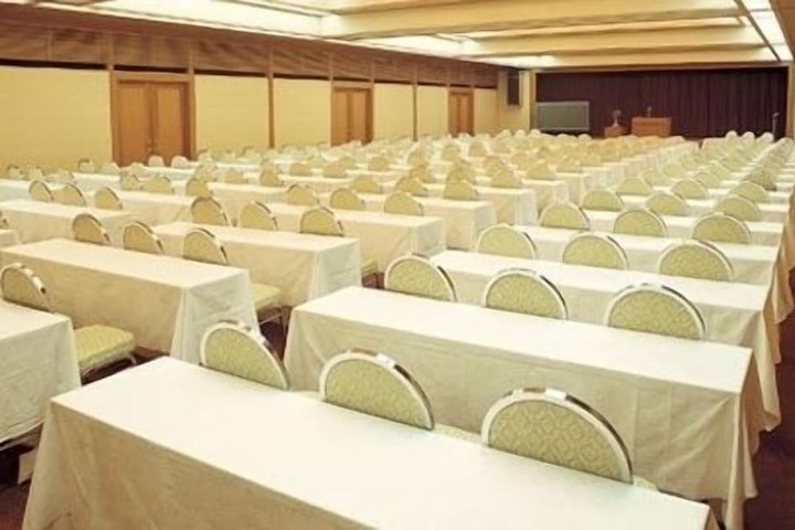 Ballroom/Hall 34 of 41