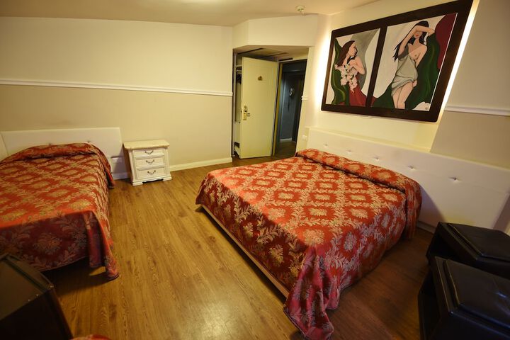 Room 12 of 35