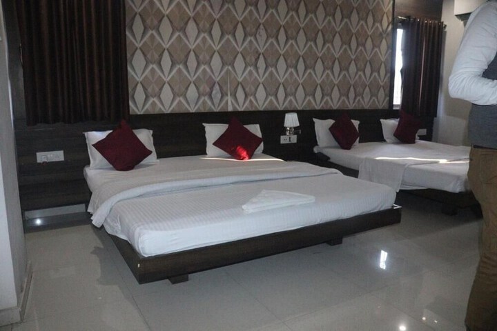 Room 13 of 25