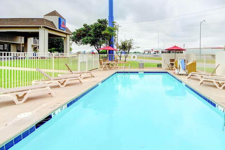 Pools & Facilities