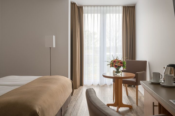 Room 4 of 16