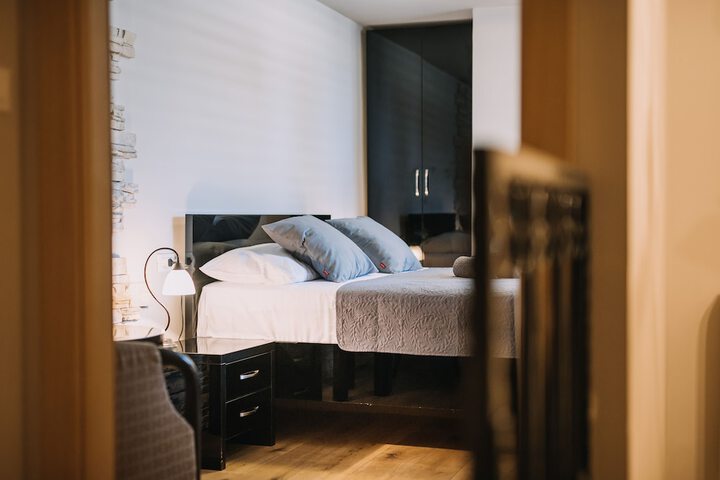 Room 14 of 166