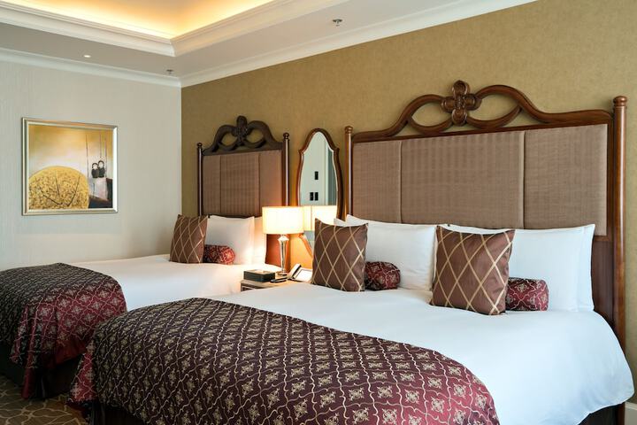 Room 3 of 130