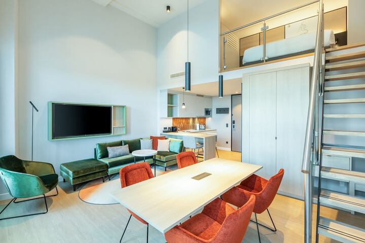 Room 8 of 32