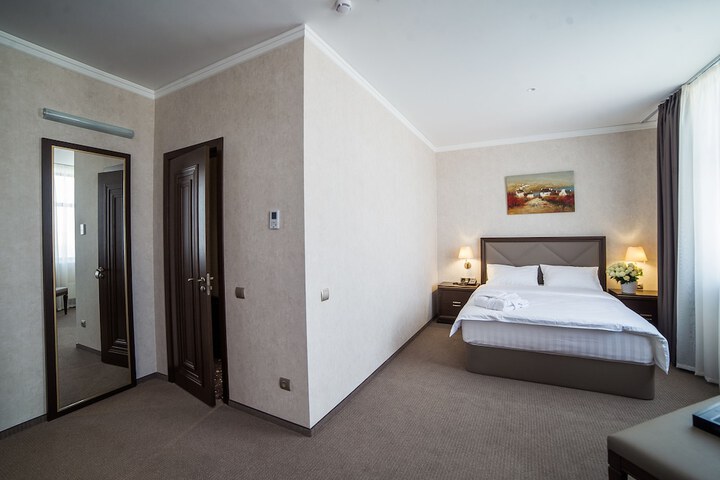 Room 15 of 90