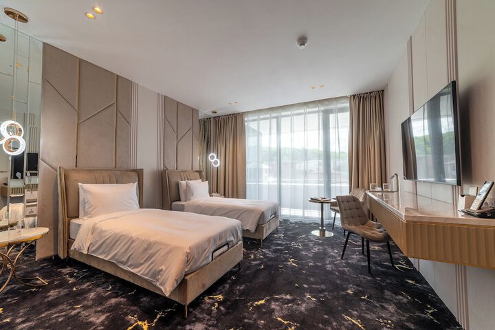 Room 9 of 37