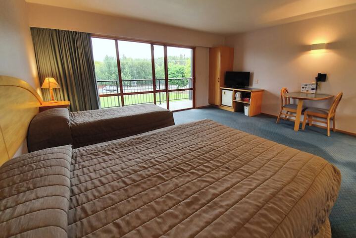 Room 17 of 38