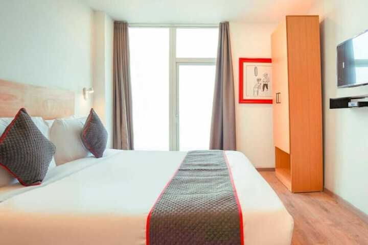 Room 10 of 14