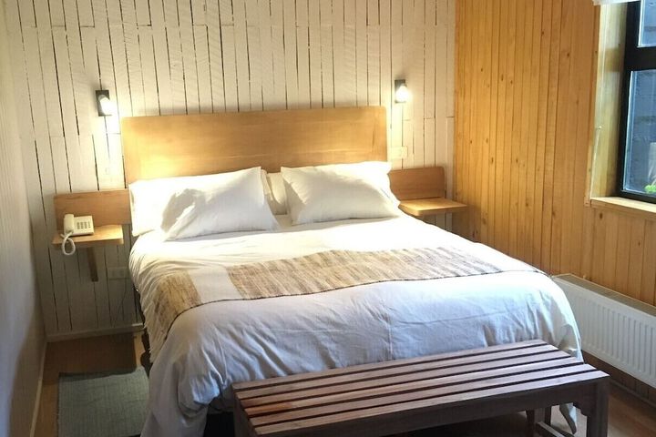 Room 6 of 13