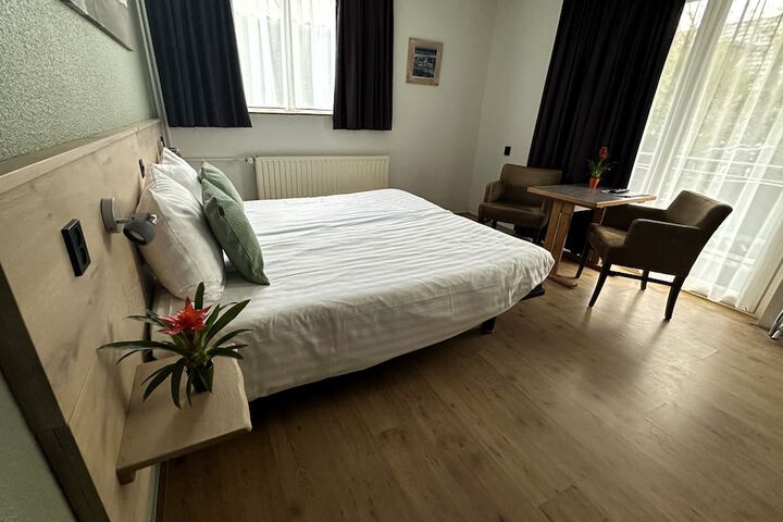 Room 12 of 26
