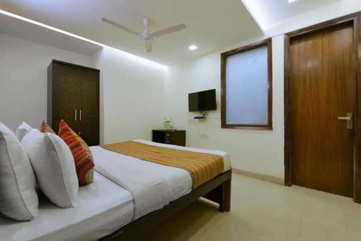 Room 8 of 37