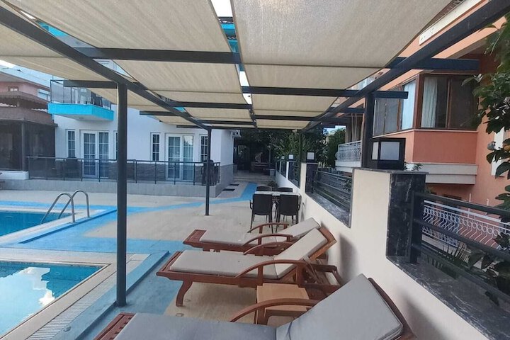 Pool 13 of 22