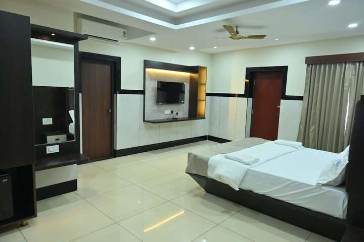 Room 3 of 16