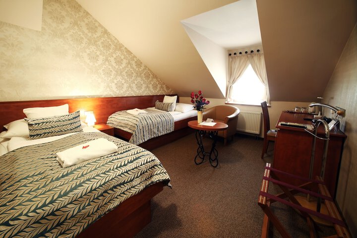 Room 8 of 42
