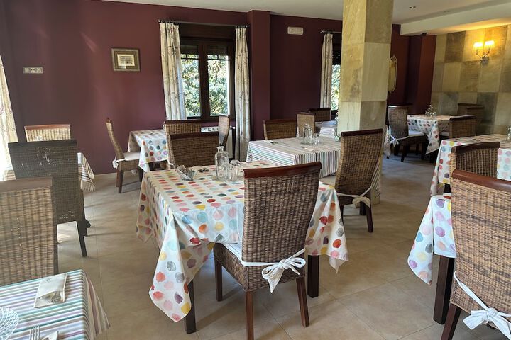 Dining 60 of 77