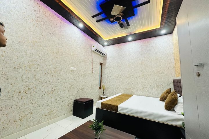 Room 5 of 20