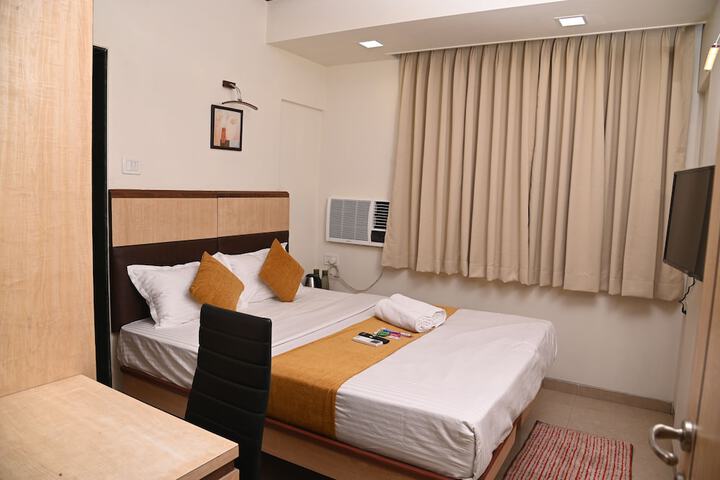 Room 3 of 7