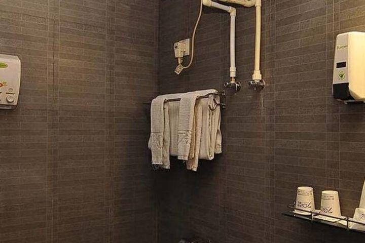 Room 44 of 90
