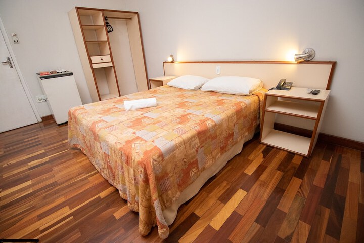 Room 17 of 32