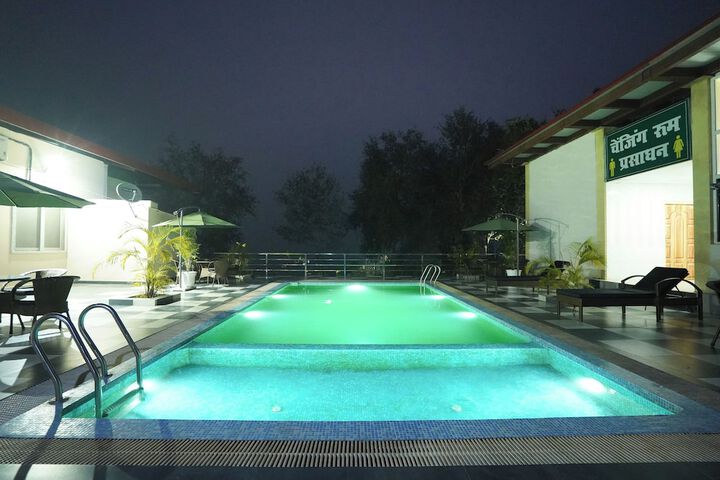 Pool 21 of 37