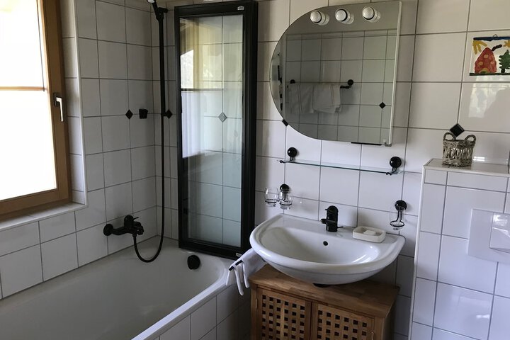Room 83 of 128
