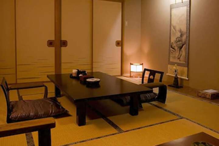Room 10 of 33