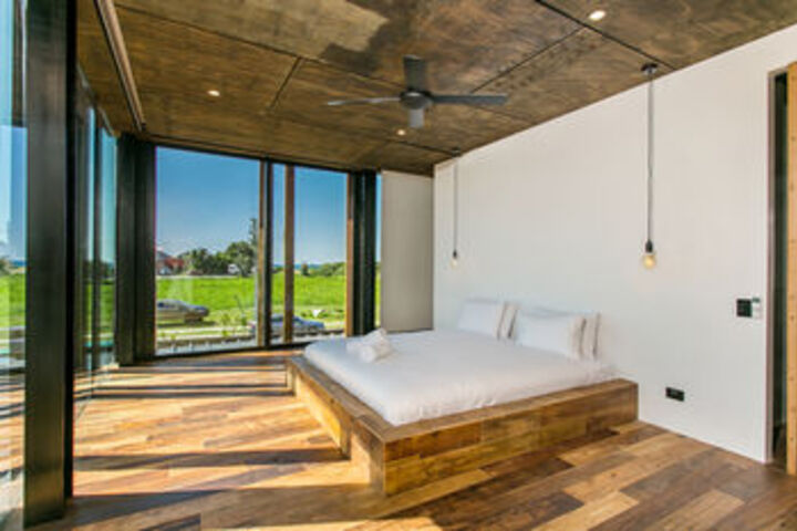 Room 10 of 24